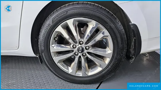KIA CARNIVAL 9-SEATER PRESTIGE