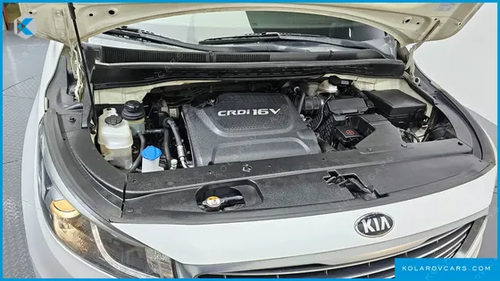 KIA CARNIVAL 9-SEATER PRESTIGE