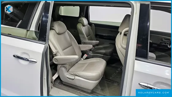 KIA CARNIVAL 9-SEATER PRESTIGE