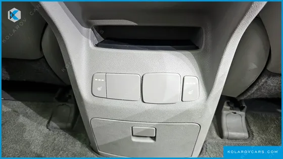 KIA CARNIVAL 9-SEATER PRESTIGE