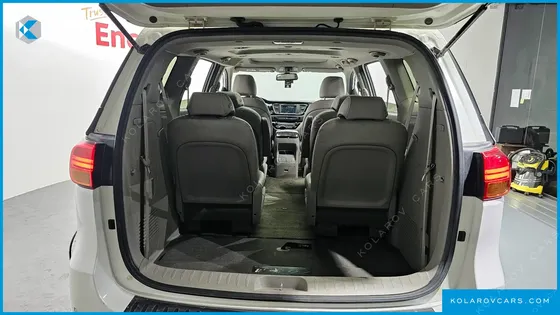 KIA CARNIVAL 9-SEATER PRESTIGE