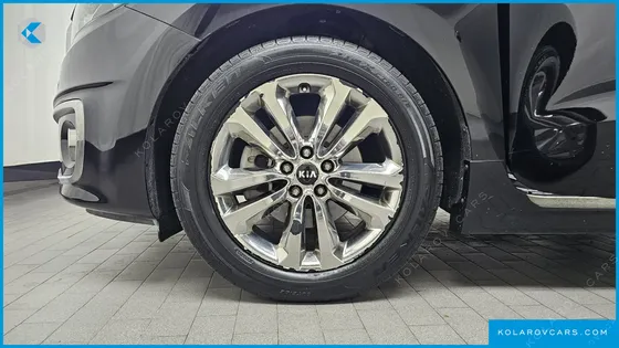 KIA CARNIVAL 9-SEATER NOBLESSE