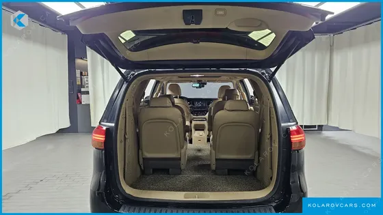 KIA CARNIVAL 9-SEATER NOBLESSE