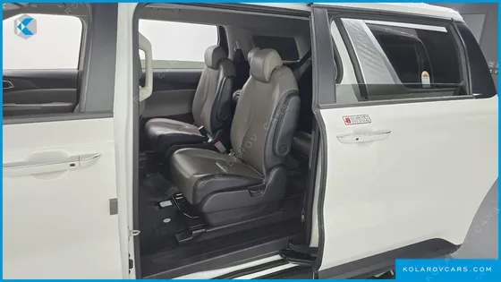 KIA CARNIVAL GASOLINE 9-SEATER PRESTIGE