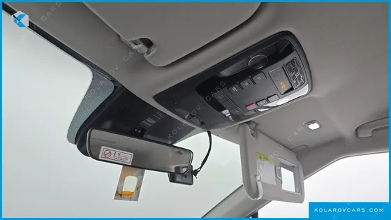 KIA CARNIVAL GASOLINE 9-SEATER PRESTIGE