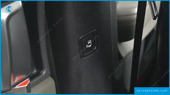 KIA CARNIVAL GASOLINE 9-SEATER PRESTIGE