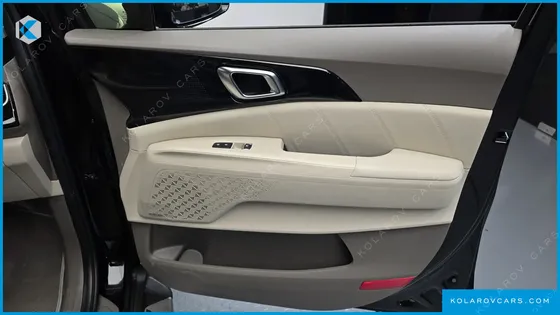 KIA CARNIVAL DIESEL 9-SEATER HI LIMOUSINE