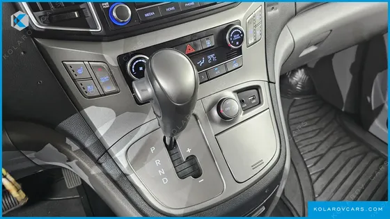 HYUNDAI STAREX 4WD WAGON 12-SEATER