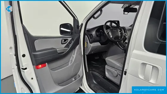 HYUNDAI STAREX 4WD WAGON 12-SEATER