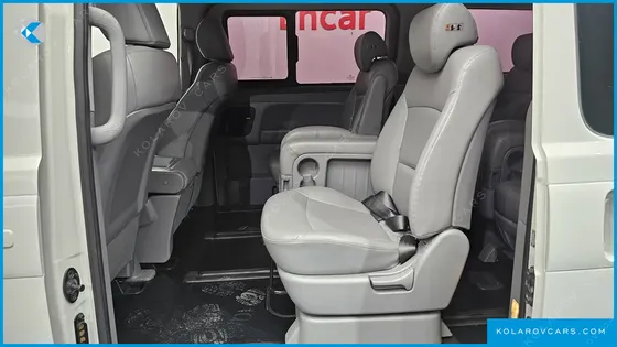 HYUNDAI STAREX 4WD WAGON 12-SEATER