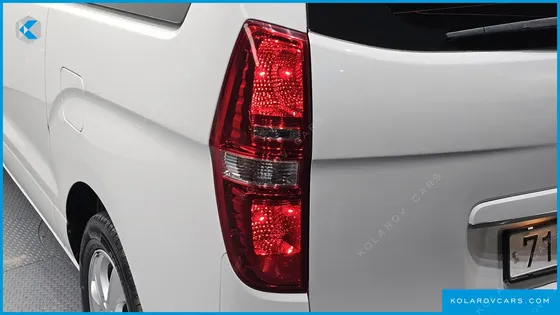 HYUNDAI STAREX 4WD WAGON 12-SEATER