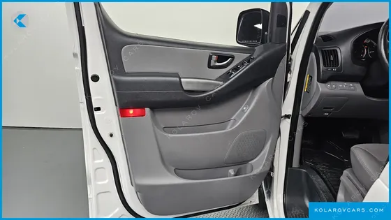 HYUNDAI STAREX 4WD WAGON 12-SEATER