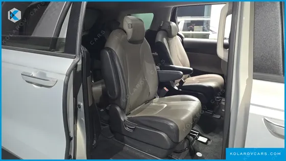 KIA CARNIVAL GASOLINE 9-SEATER PRESTIGE