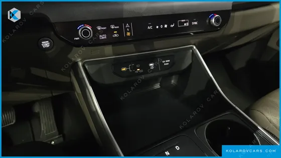 KIA CARNIVAL GASOLINE 9-SEATER PRESTIGE