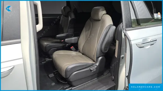 KIA CARNIVAL GASOLINE 9-SEATER PRESTIGE