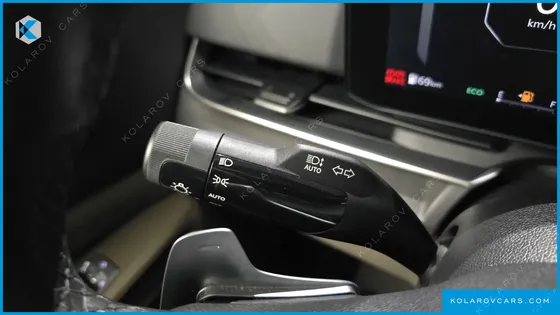 KIA CARNIVAL GASOLINE 9-SEATER PRESTIGE