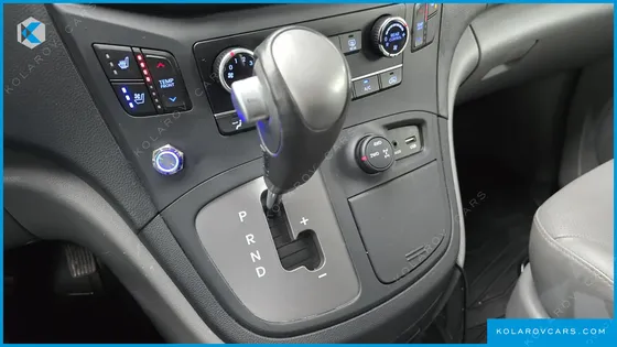 HYUNDAI STAREX 4WD WAGON 11-SEATER
