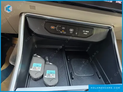 KIA CARNIVAL GASOLINE 7-SEATER HI LIMOUSINE