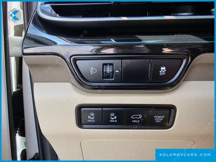 KIA CARNIVAL GASOLINE 7-SEATER HI LIMOUSINE