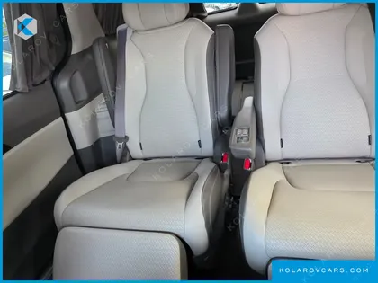 KIA CARNIVAL GASOLINE 7-SEATER HI LIMOUSINE