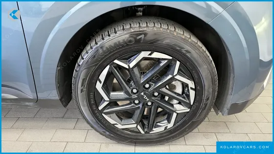 KIA CARNIVAL DIESEL 9-SEATER PRESTIGE