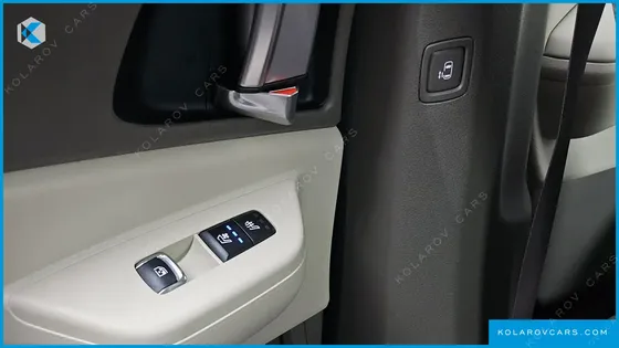 KIA CARNIVAL HEV 9-SEATER HI-LIMOUSINE
