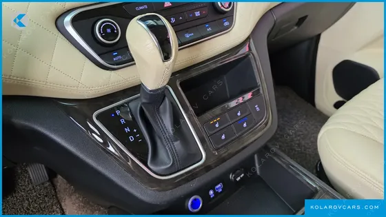 HYUNDAI STAREX 4WD LIMOUSINE
