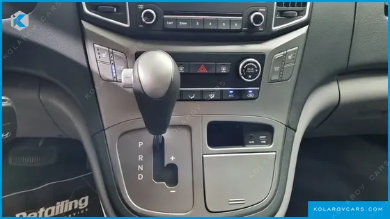 HYUNDAI STAREX 12-SEATER LPI