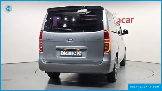HYUNDAI STAREX 4WD URBAN 9-SEATER