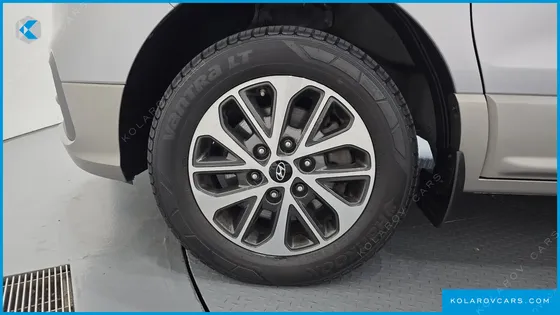 HYUNDAI STAREX 4WD URBAN 9-SEATER