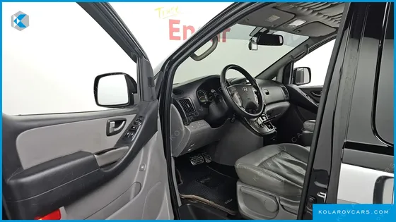 HYUNDAI STAREX 5-SEATER VAN