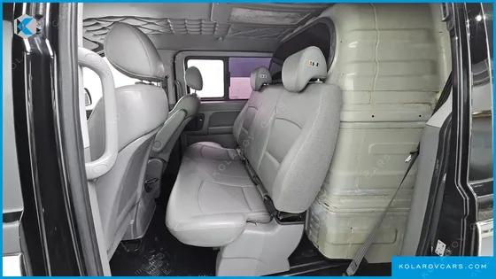 HYUNDAI STAREX 5-SEATER VAN