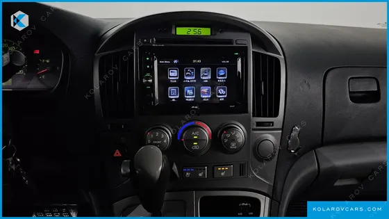 HYUNDAI STAREX 5-SEATER VAN