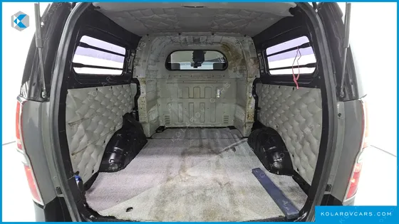 HYUNDAI STAREX 5-SEATER VAN