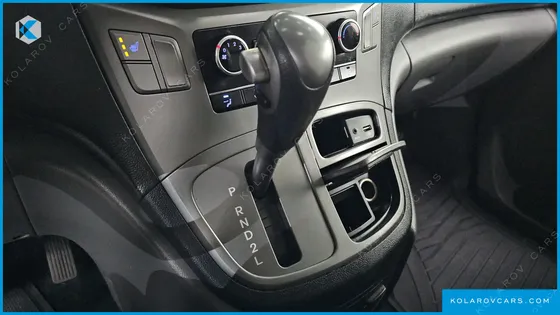 HYUNDAI STAREX 3-SEATER LPI VAN