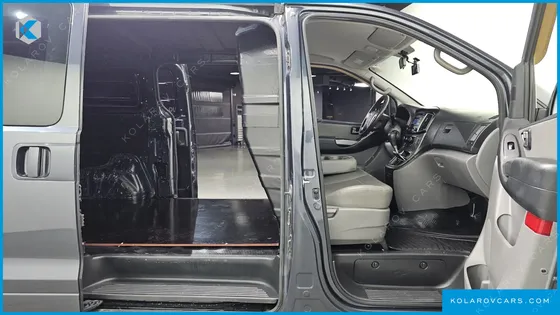 HYUNDAI STAREX 3-SEATER LPI VAN