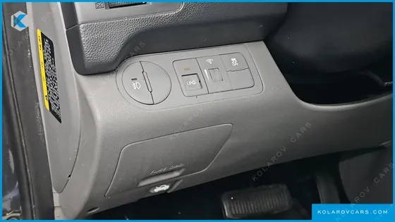 HYUNDAI STAREX 3-SEATER LPI VAN