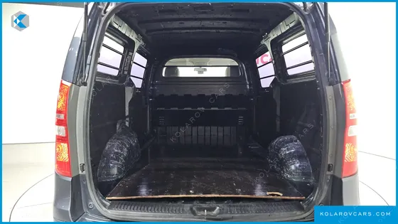 HYUNDAI STAREX 3-SEATER LPI VAN
