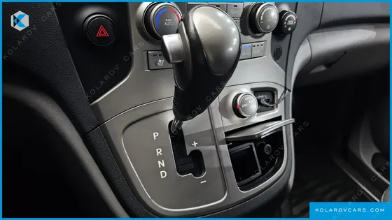 HYUNDAI STAREX 4WD 11-SEATER WAGON HVX