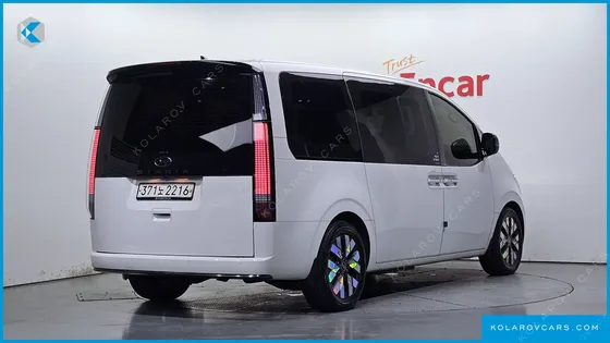 HYUNDAI STARIA L3.5 LOUNGE 7-SEATER