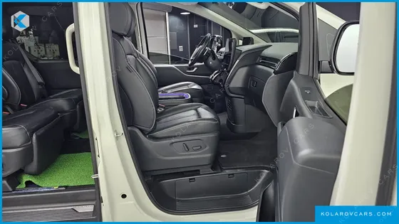 HYUNDAI STARIA L3.5 LOUNGE 7-SEATER