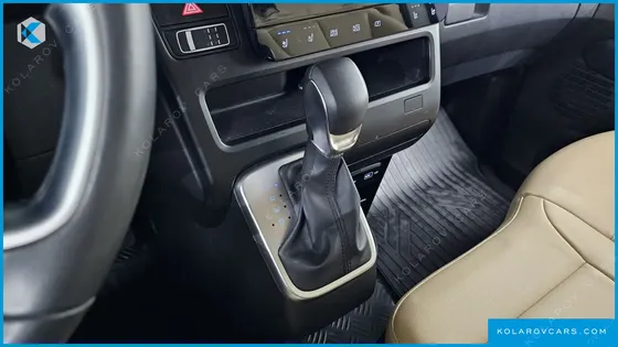 HYUNDAI STARIA 4WD TOURER 9-SEATER