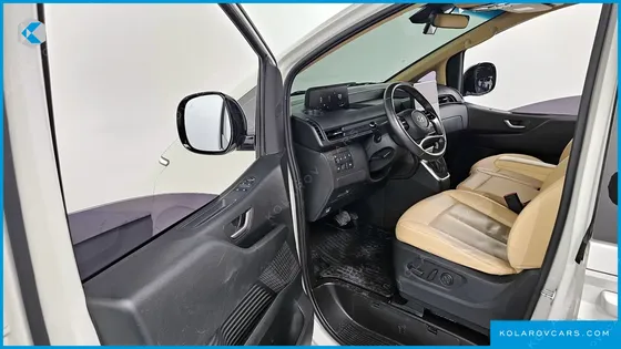HYUNDAI STARIA 4WD TOURER 9-SEATER