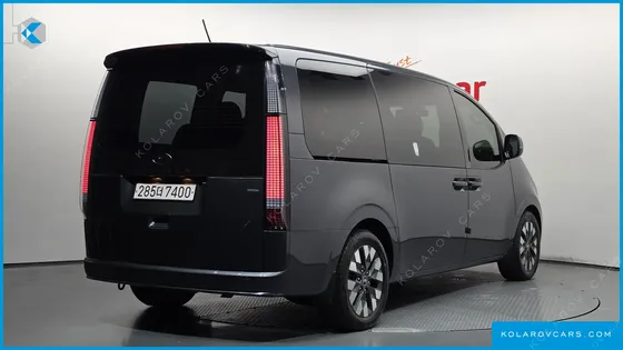 HYUNDAI STARIA 4WD LOUNGE 9-SEATER