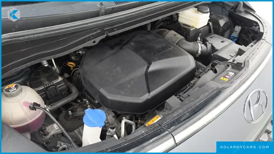 HYUNDAI STARIA 4WD LOUNGE 9-SEATER