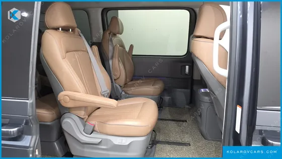 HYUNDAI STARIA 4WD LOUNGE 9-SEATER