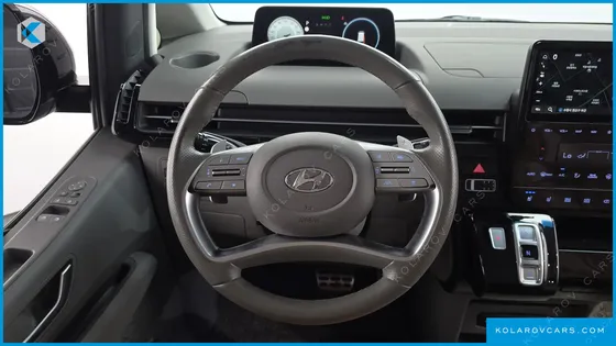 HYUNDAI STARIA 4WD LOUNGE 9-SEATER
