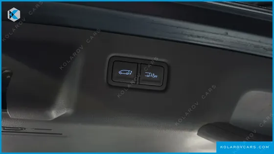 HYUNDAI STARIA 4WD LOUNGE 9-SEATER