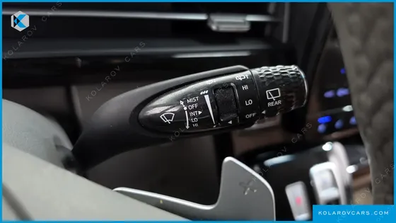 HYUNDAI STARIA 4WD LOUNGE 9-SEATER