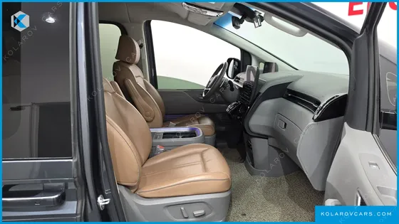 HYUNDAI STARIA 4WD LOUNGE 9-SEATER